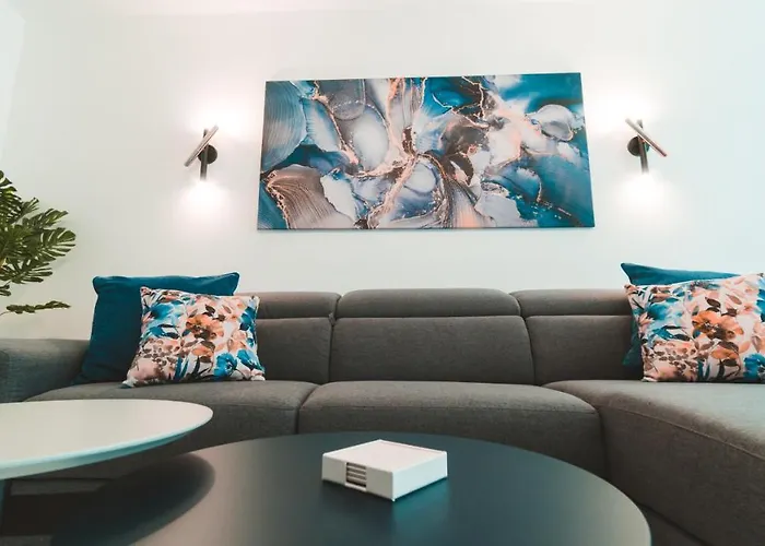 Beachside Stylish & Cosy 2Br Apartment With Free Parking