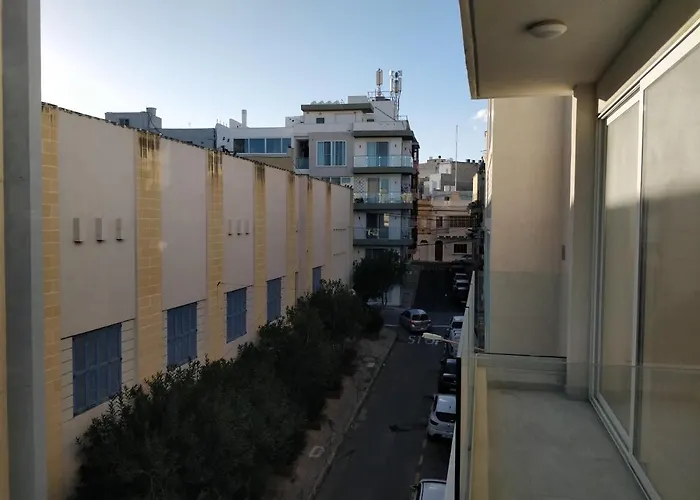 Beachside Stylish & Cosy 2Br Apartment With Free Parking