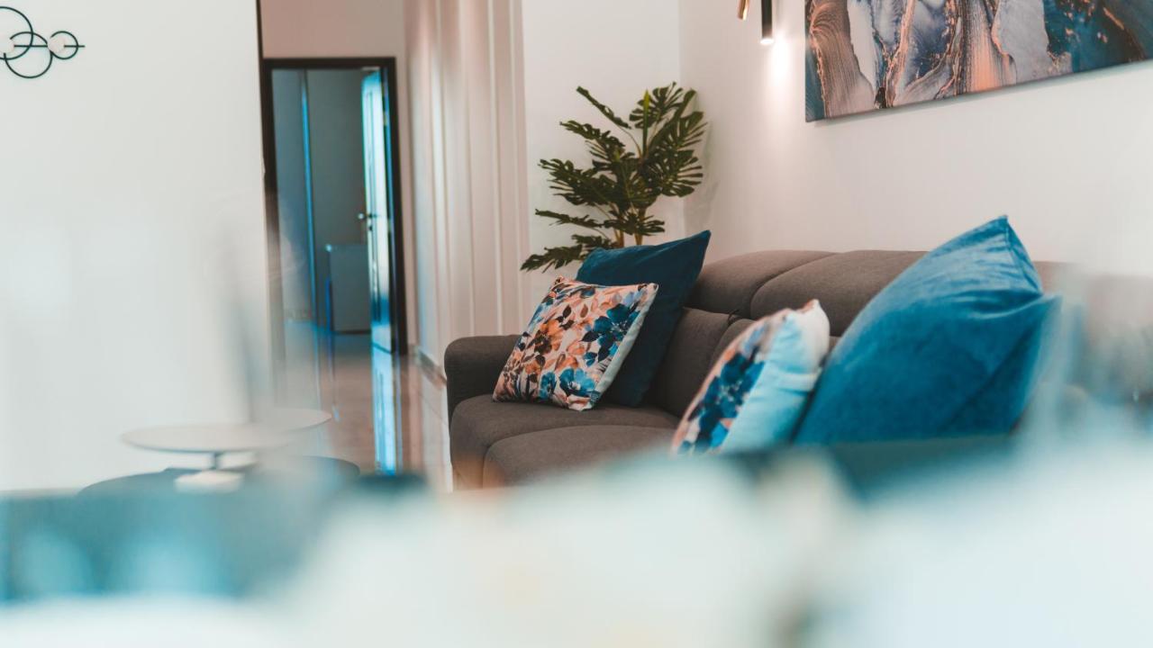 Beachside Stylish & Cosy 2br With Free Parking *