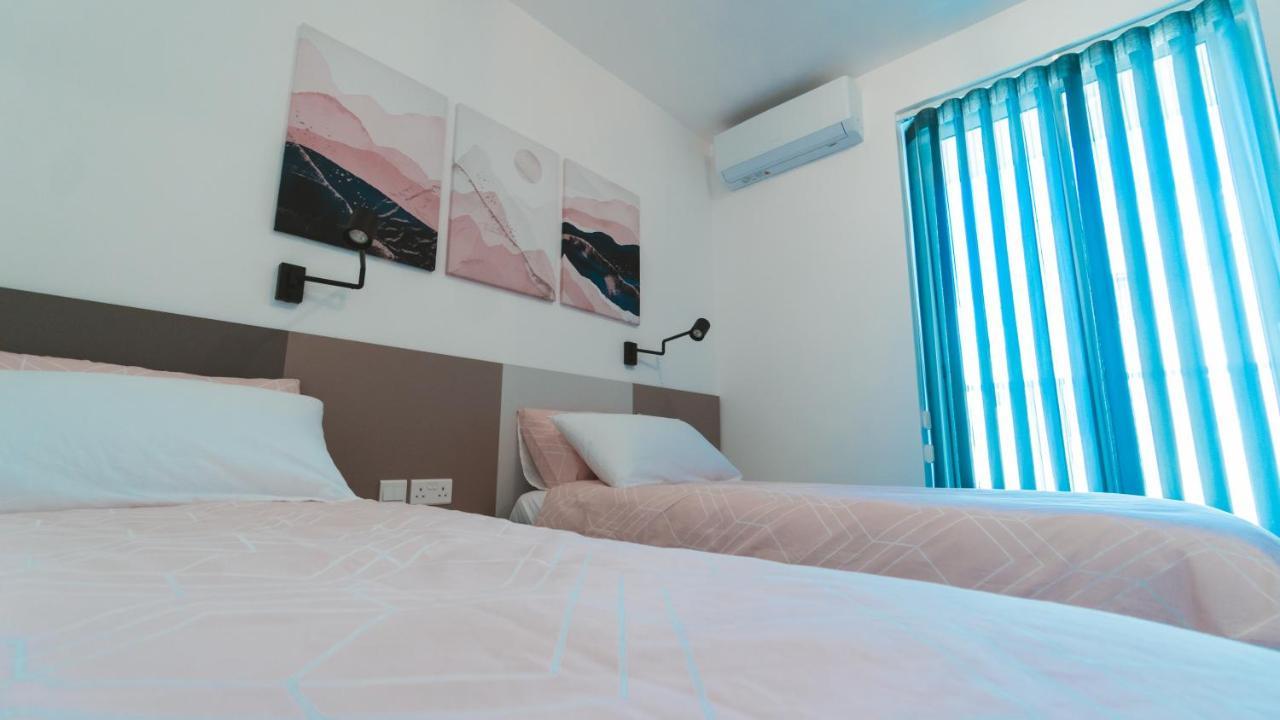 Beachside Stylish & Cosy 2br With Free Parking *