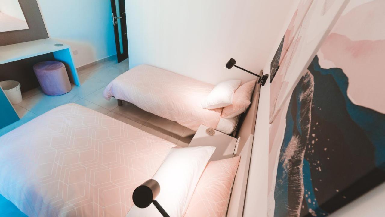 Beachside Stylish & Cosy 2br With Free Parking Apartment *