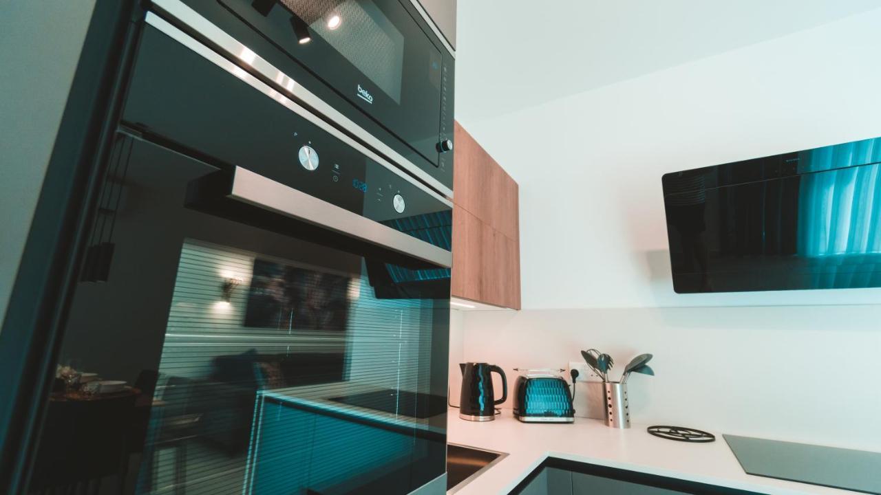 Beachside Stylish & Cosy 2br With Free Parking Apartment *