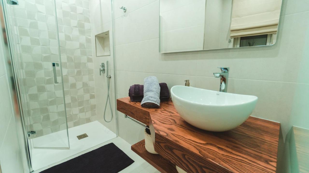Beachside Stylish & Cosy 2br With Free Parking *