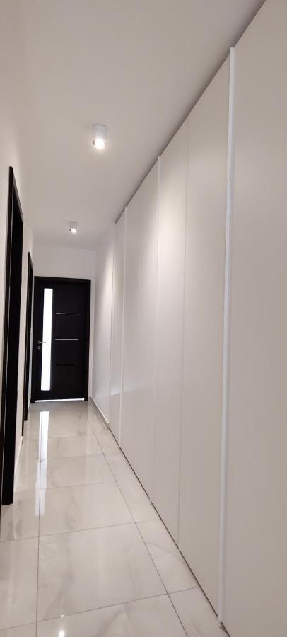 Beachside Stylish & Cosy 2br With Free Parking Apartment *